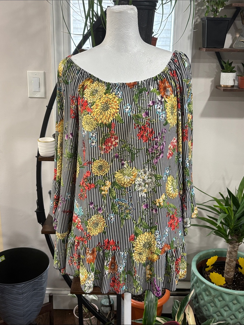 Unique Spectrum Striped Black & White Floral Off-Shoulder Tunic size 2X